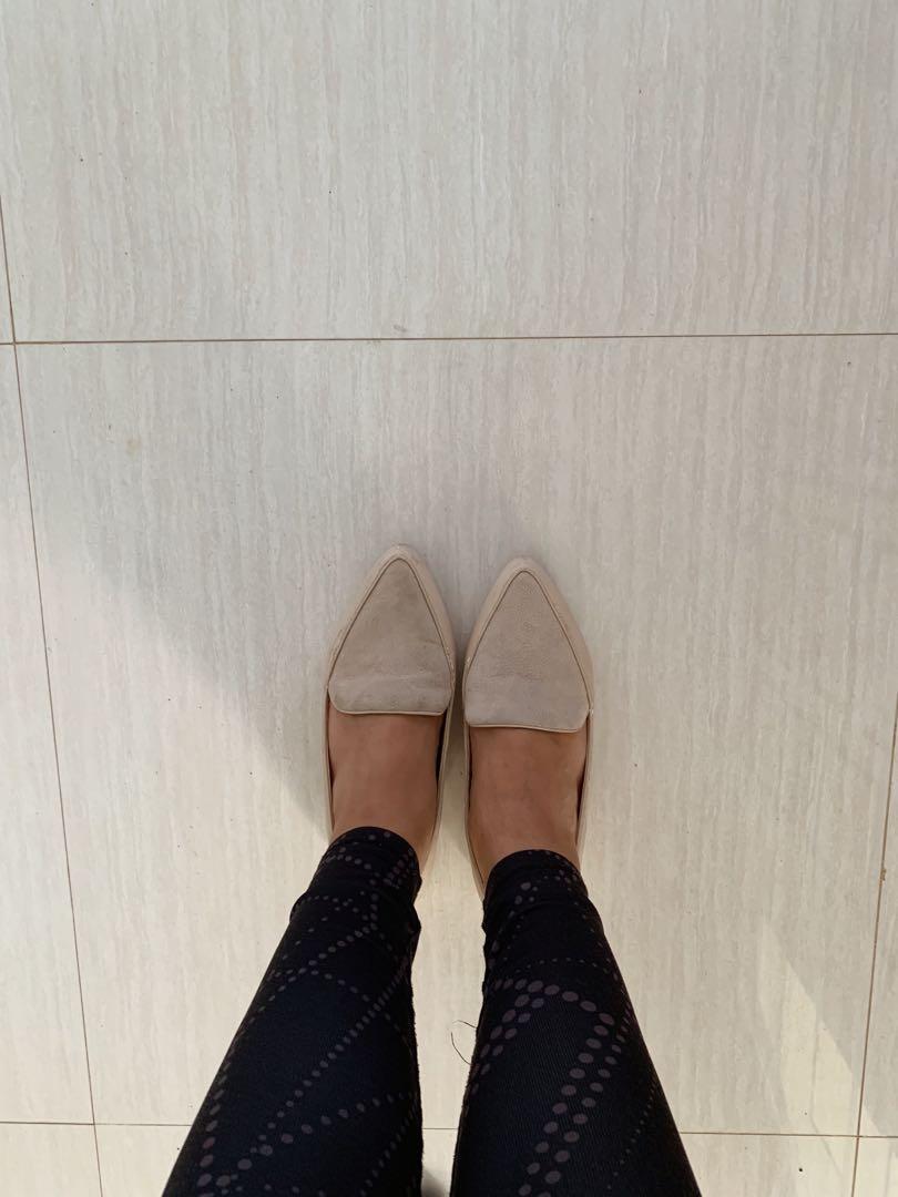 Chic Aldo Pointed Nude Flats with Gold Heel (Category: Flats & Sandals) located in Cabanatuan. Submitted by vln_enterprise (Listing ID 260227360, Image 1). Description: Brand: Aldo Color: Nude and Gold Size: 38 With minor scratches on the leather. Suede and heels are perfectly okay! This chic shoes is great for work and everyday wear✨.