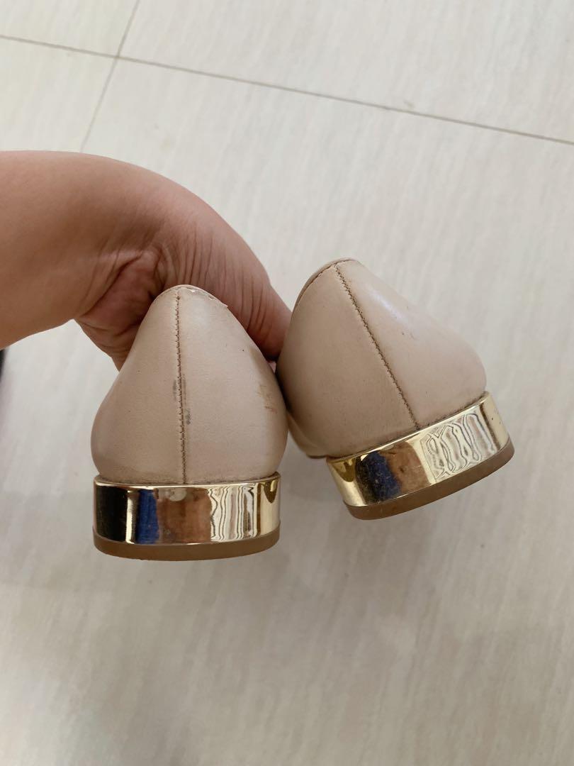 Chic Aldo Pointed Nude Flats with Gold Heel (Category: Flats & Sandals) located in Cabanatuan. Submitted by vln_enterprise (Listing ID 260227360, Image 3). Description: Brand: Aldo Color: Nude and Gold Size: 38 With minor scratches on the leather. Suede and heels are perfectly okay! This chic shoes is great for work and everyday wear✨.