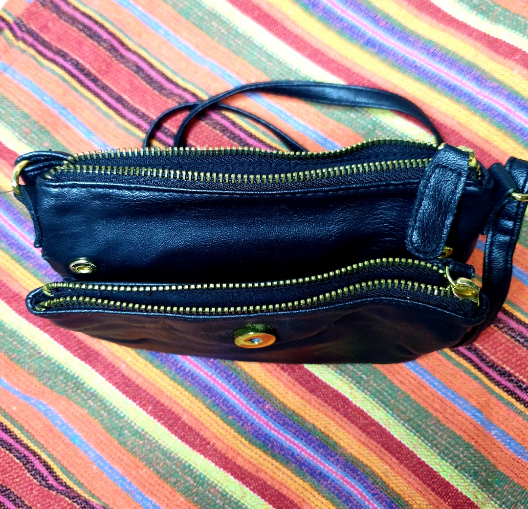 Christian Siriano Black Sling Bag (Category: Cross-body Bags) located in Manila. Submitted by tipsytwists (Listing ID 260353119, Image 3). Description: 💗Mint pre-loved condition. Used only once💗 💗SF not included💗.