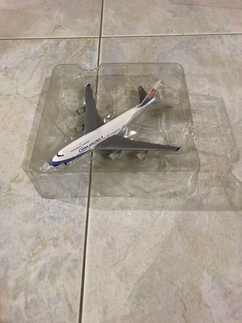 Modèle Réduit Avion Cathay Pacific B747-400 Millennium - Échelle 1/400 Avec Support