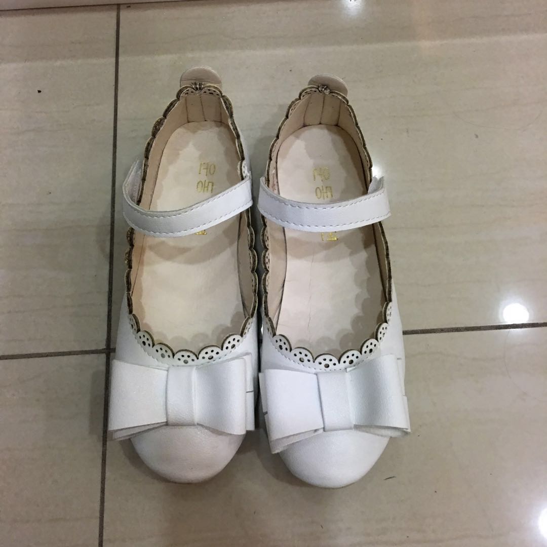 Girls white party shoes (size 35 