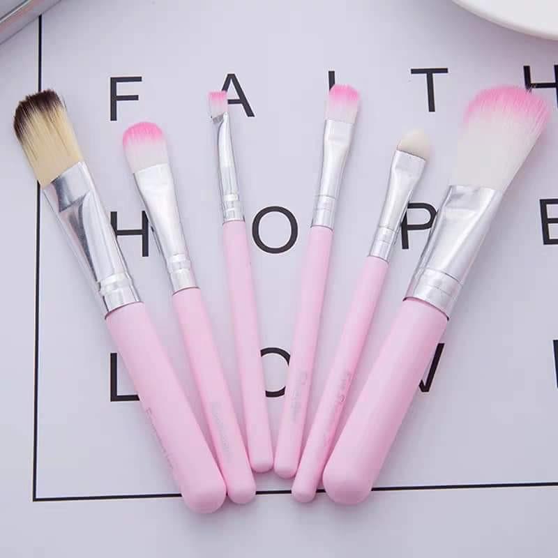 Hello Kitty Brush Set on Carousell