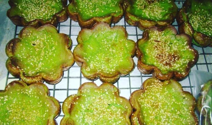 Kuih Bakar Kemboja By Mim S Kitchen Food Drinks Baked Goods On Carousell