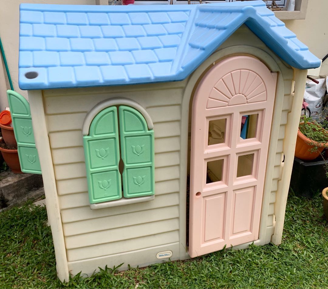 Little tikes country online cottage playhouse sale