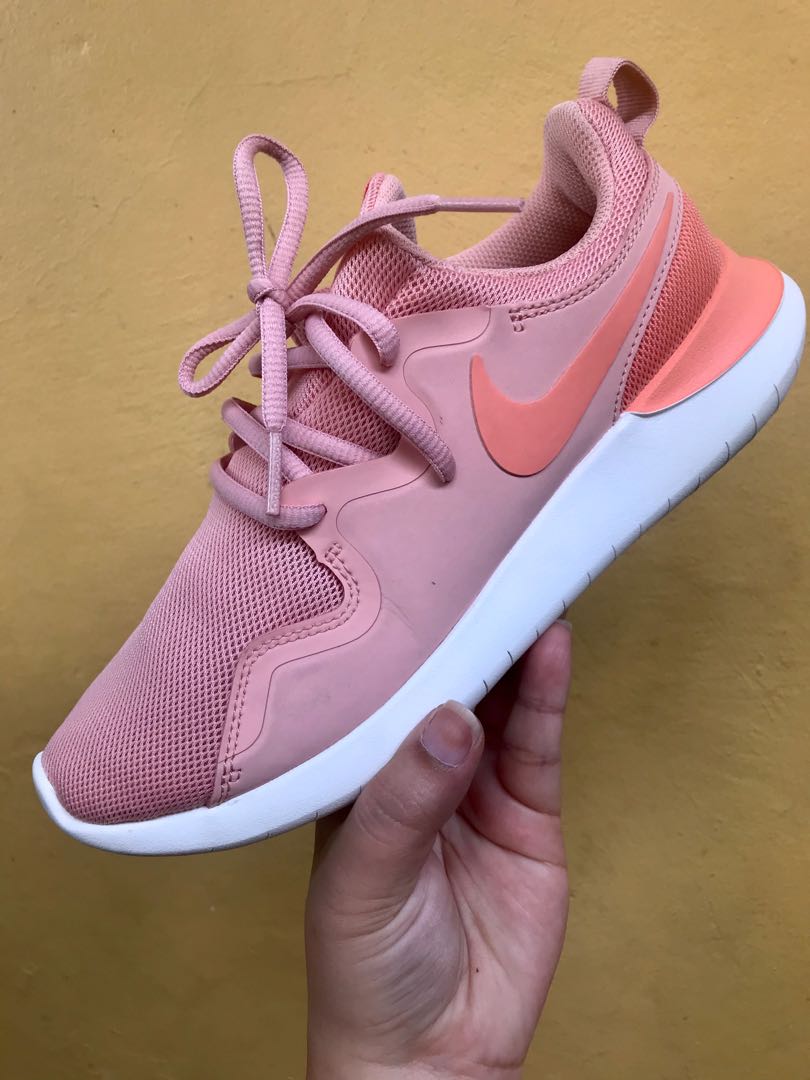 nike tessen women's pink