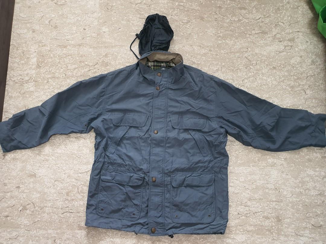 Outer jacket (Category: Coats, Jackets and Outerwear) located in Singapore. Submitted by oddeagle_860d21 (Listing ID 260235153, Image 2). Description: .
