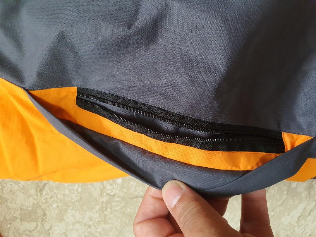 Ski jacket (Category: Water Sports) located in Singapore. Submitted by oddeagle_860d21 (Listing ID 260233108, Image 3). Description: Chest 64cm, Arm 60cm Tear in one inner pocket Zip spoiled in one pocket.