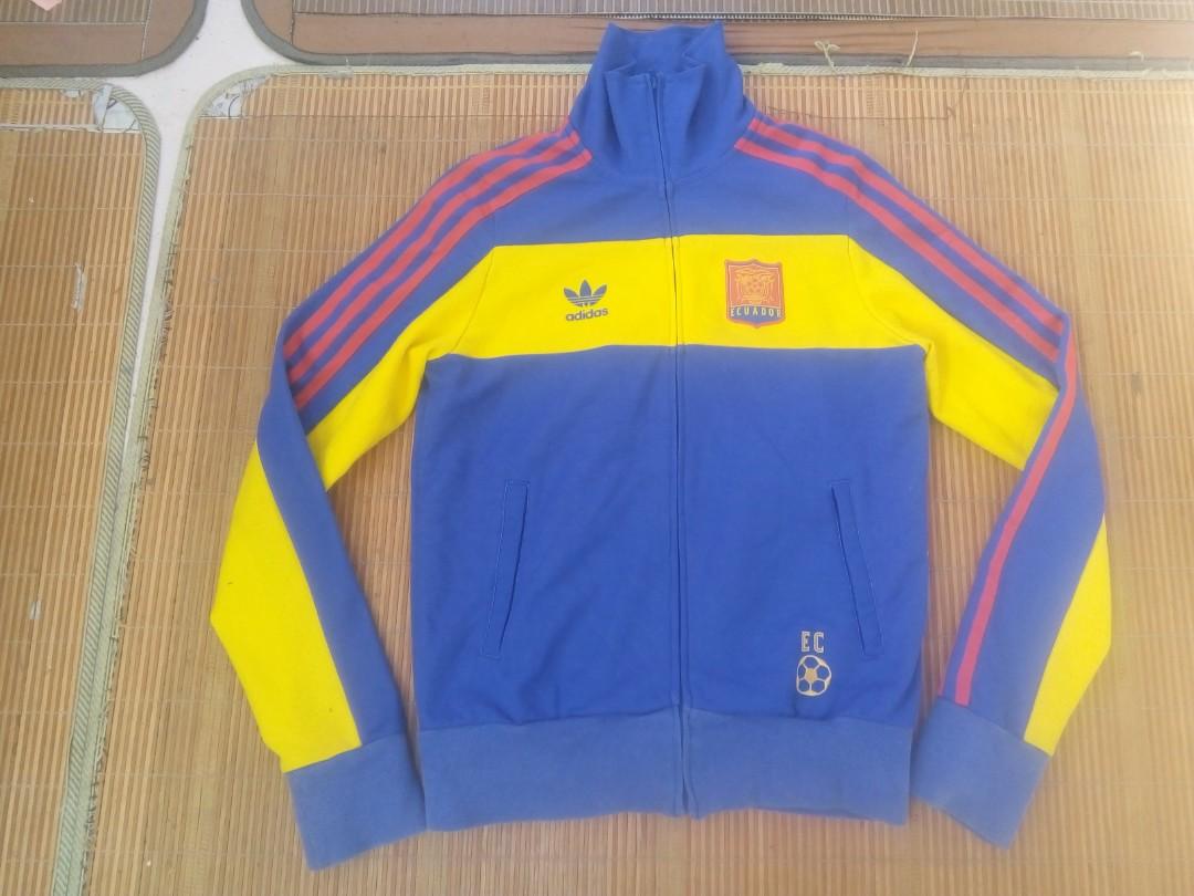 Adidas bunga Ecuador