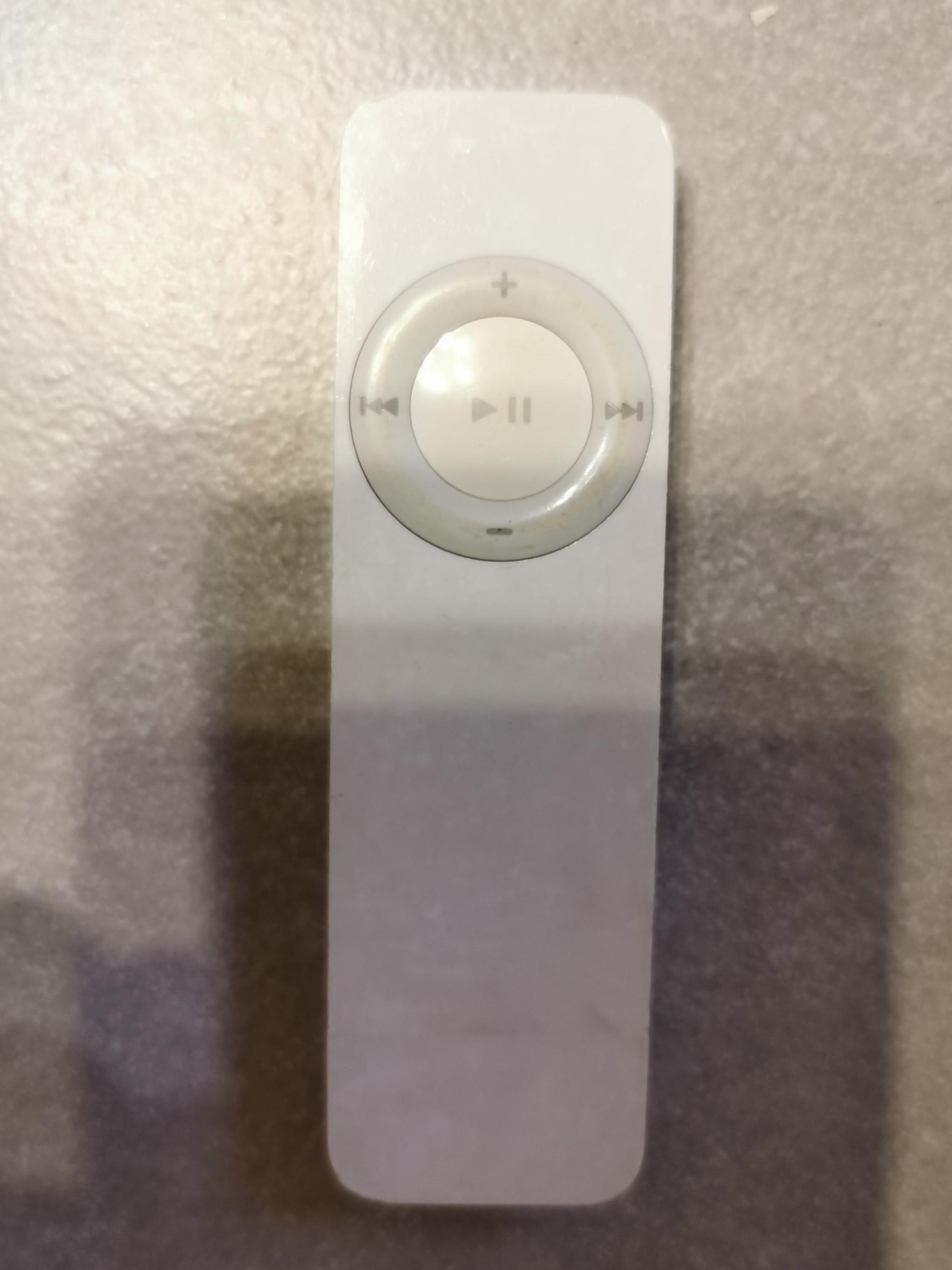 Apple iPod Shuffle 1st Generation 512MB, 音響器材, 可攜式音響設備 Carousell