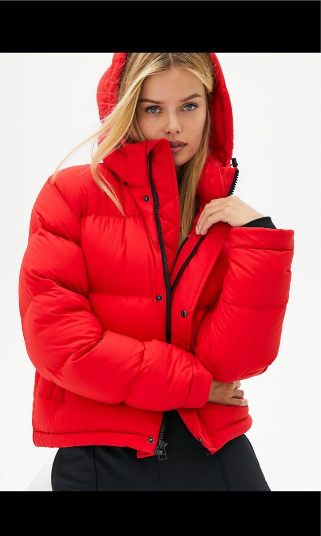 Aritzia Super Puff (Category: Clothes) located in Brampton. Submitted by danichin16 (Listing ID 260413081, Image 1). Description: Gently used red super puff in XXS.