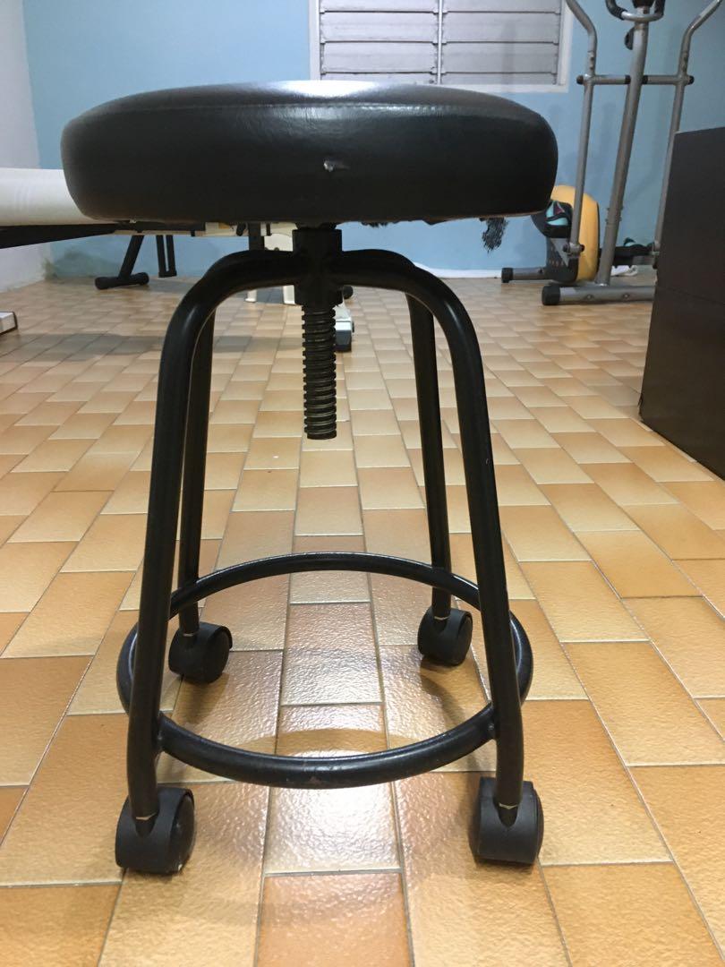 Grooming chair movable for hairdresser beautician, Beauty & Personal