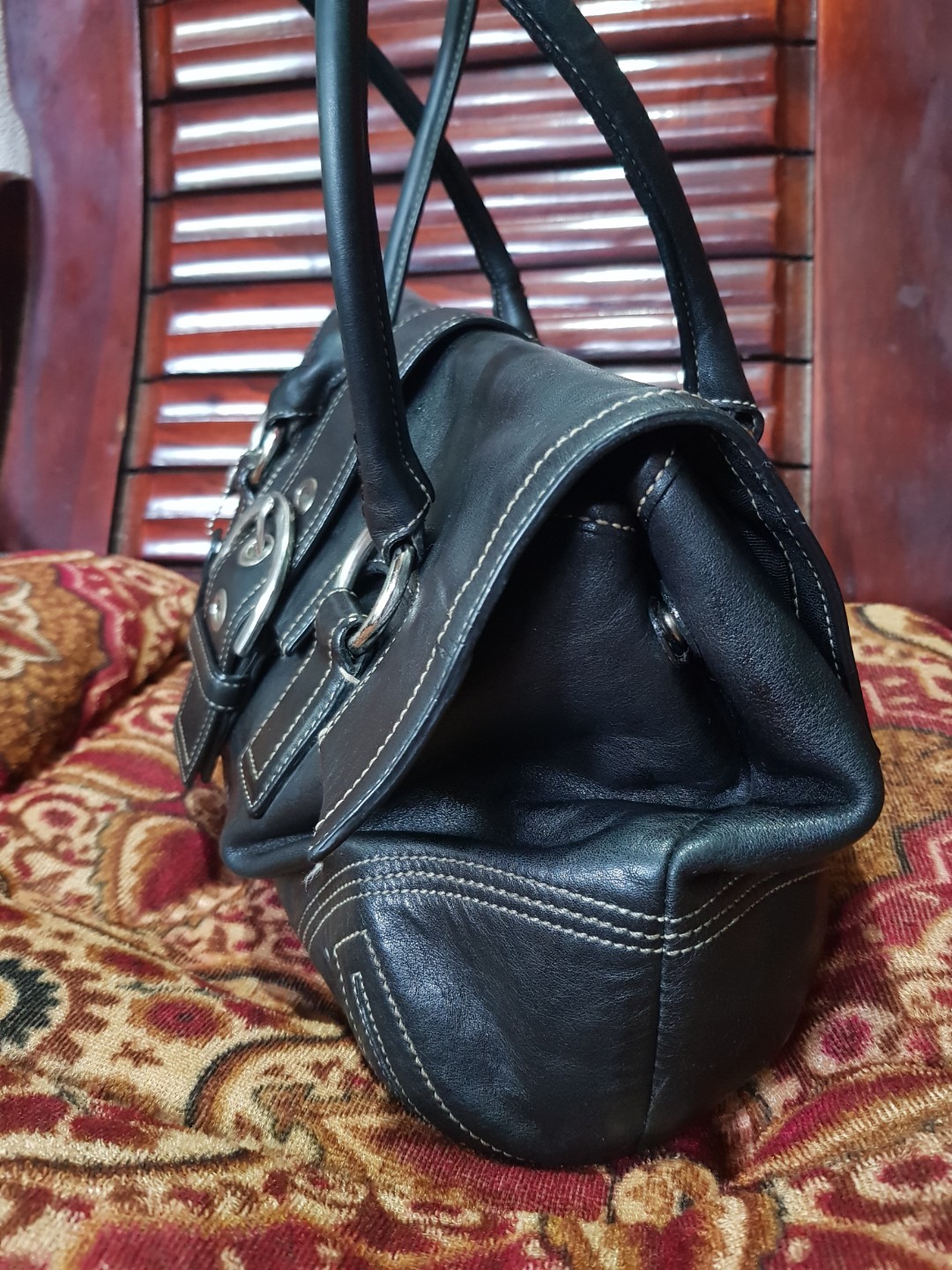 Original Coach bag (Category: Luxury Bags & Wallets) located in Quezon City. Submitted by chinniebu (Listing ID 260507498, Image 2). Description: Original Coach Bag bought in Taiwan.🇹🇼 Item is in good condition. Actual photos posted. Mode of Payment: BPI, BDO and GCASH..