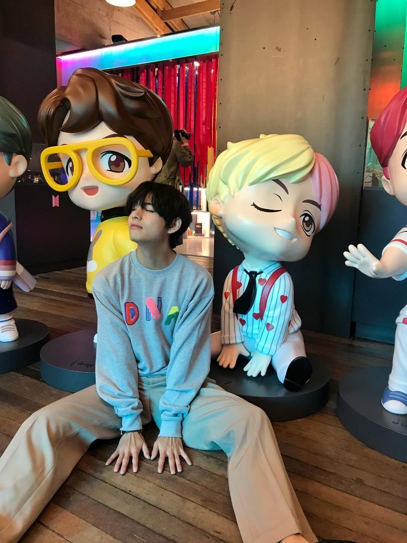 House Of Bts Dna Sweatshirt Entertainment K Wave On Carousell But then, i search jin's pict but his laugh is the reason why i live. house of bts dna sweatshirt