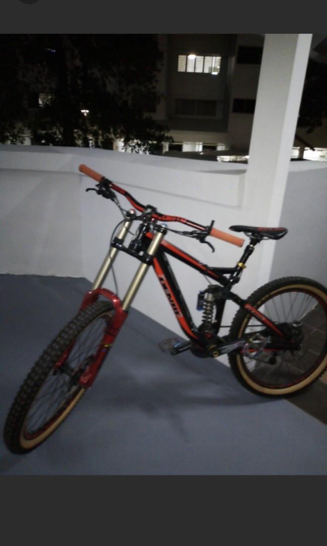 Identiti mogul downhill mtb, Sports 