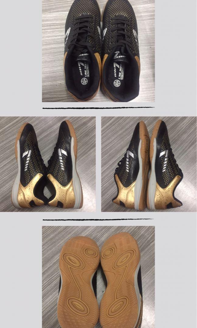 kasut futsal line 7