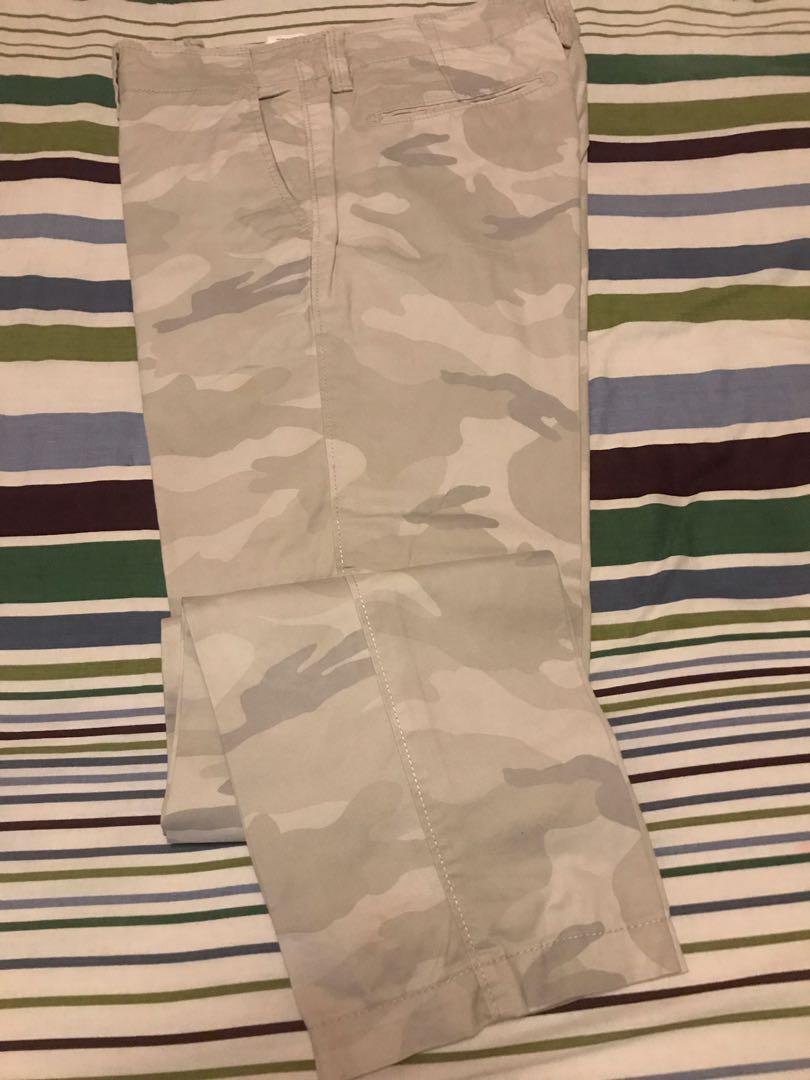 Men’s Camo Pants (Category: Trousers) located in Paranaque City. Submitted by antzsome (Listing ID 260543515, Image 2). Description: Selling as pack of 4 Men’s Camo pants Sze 32 except for white camo (size 30 but fits 32) Used once except for Springfield (last 2 pics) 09177011079.