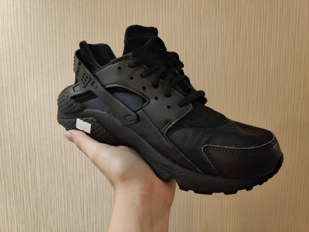 womens nike huarache triple black