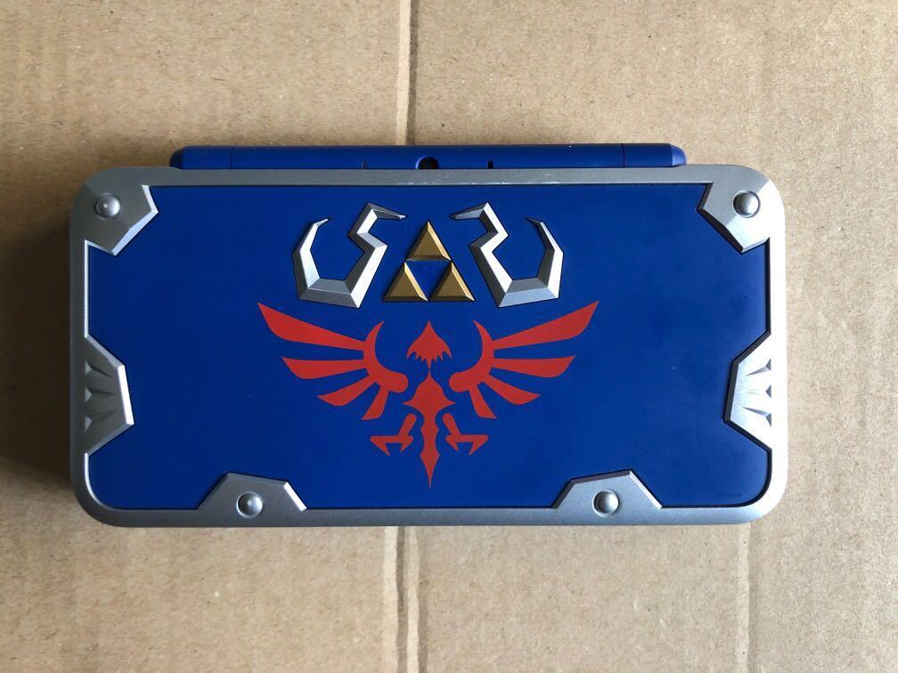Nintendo 2DS XL Hylian Shield Edition (with optional items), Toys ...