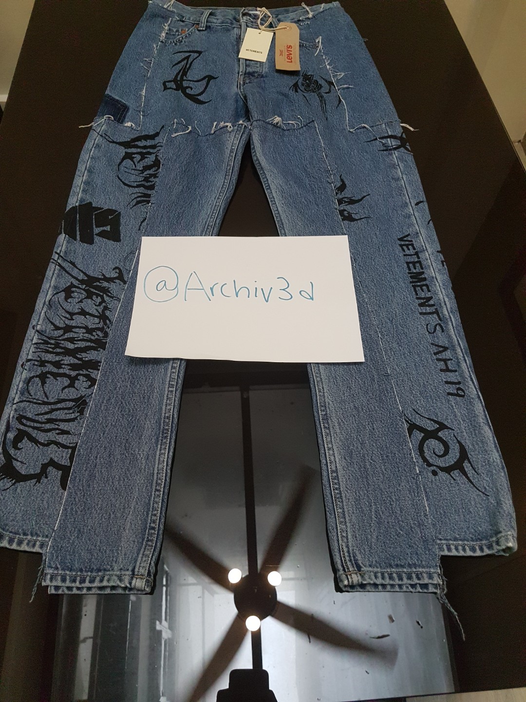 PRICE DROP* VETEMENTS X LEVIS JEANS, Men's Fashion, Bottoms, Jeans on  Carousell