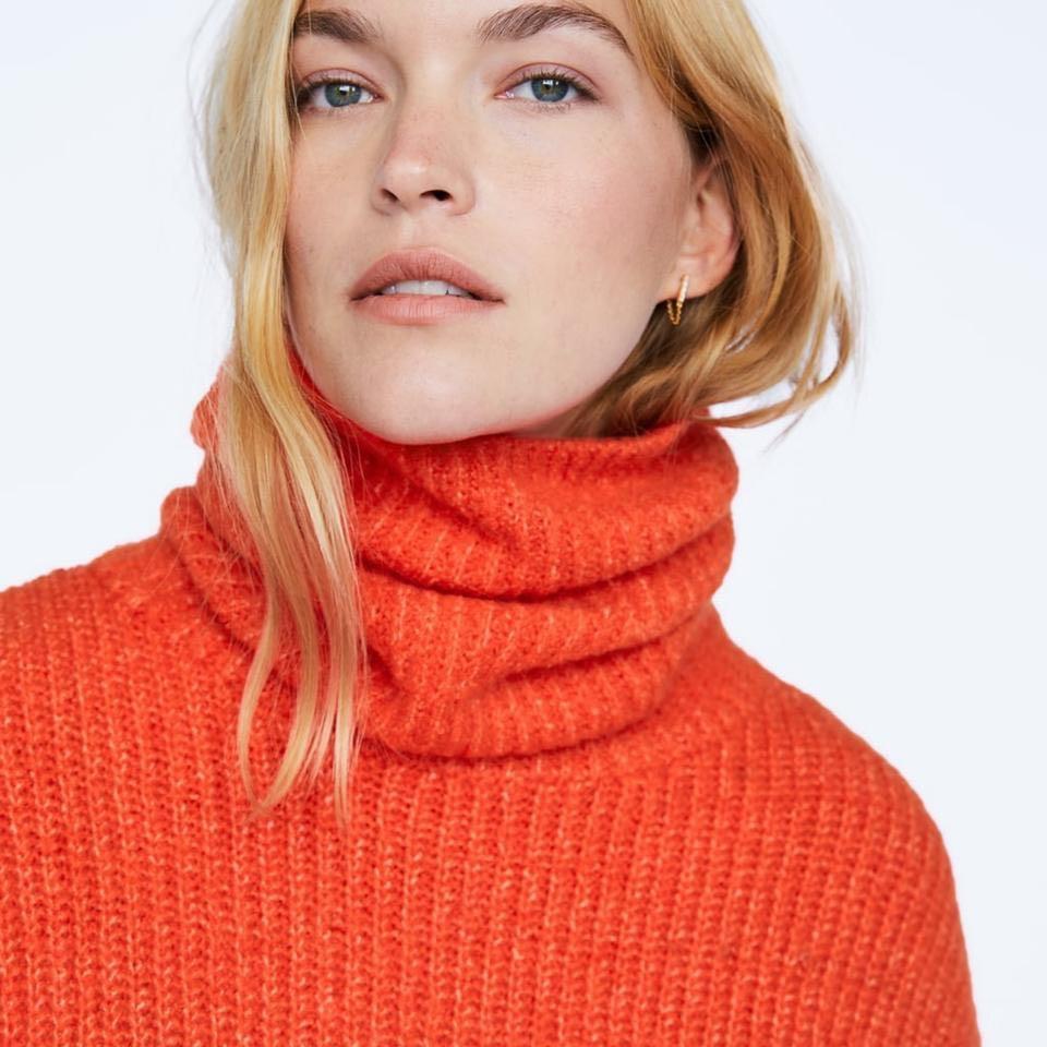 ZARA NEON ORANGE OVERSIZED SWEATER used in 1 winter trip to