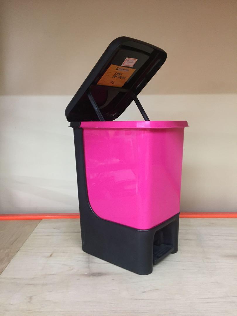 Step On Waste Bin/Trash Bin/Garbage Bin (Rectangular Shape) (Category: Waste Bins & Bags) located in Quezon City. Submitted by wemarket.ph (Listing ID 260712060, Image 2). Description: Rectangular Step On Waste Bin Capacity: 12L Color: Pink.