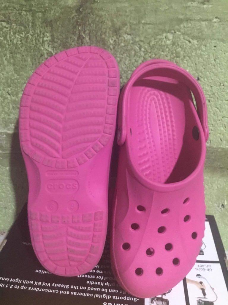metallic pink crocs