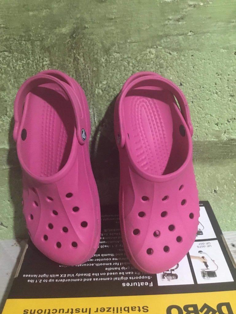 metallic pink crocs