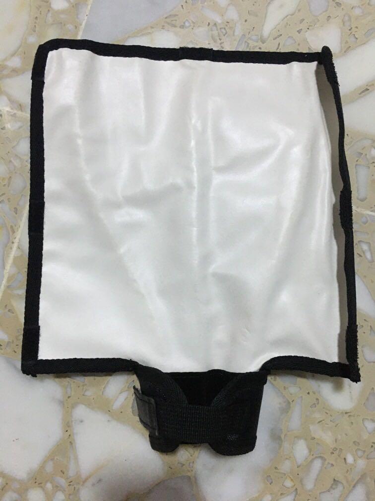 Flash diffuser (Category: Flashes) located in Singapore. Submitted by mredward (Listing ID 260771144, Image 3). Description: Nice to use and easy to bring outdoor.