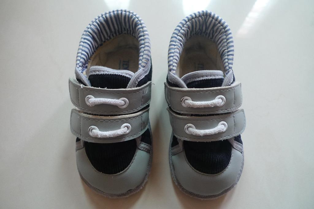 infant walking shoes size 4