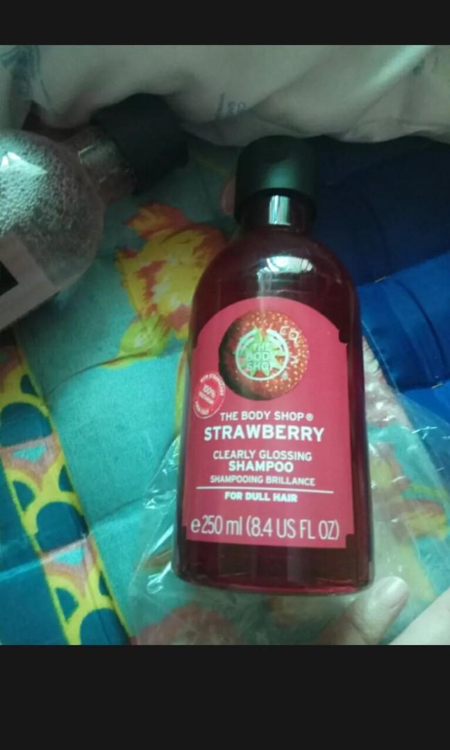 The Body Shop Strawberry Shampoo, Kesehatan & Kecantikan, Kulit, Sabun
