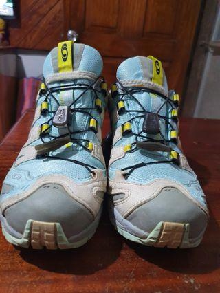 Original SALOMON hiking shoes