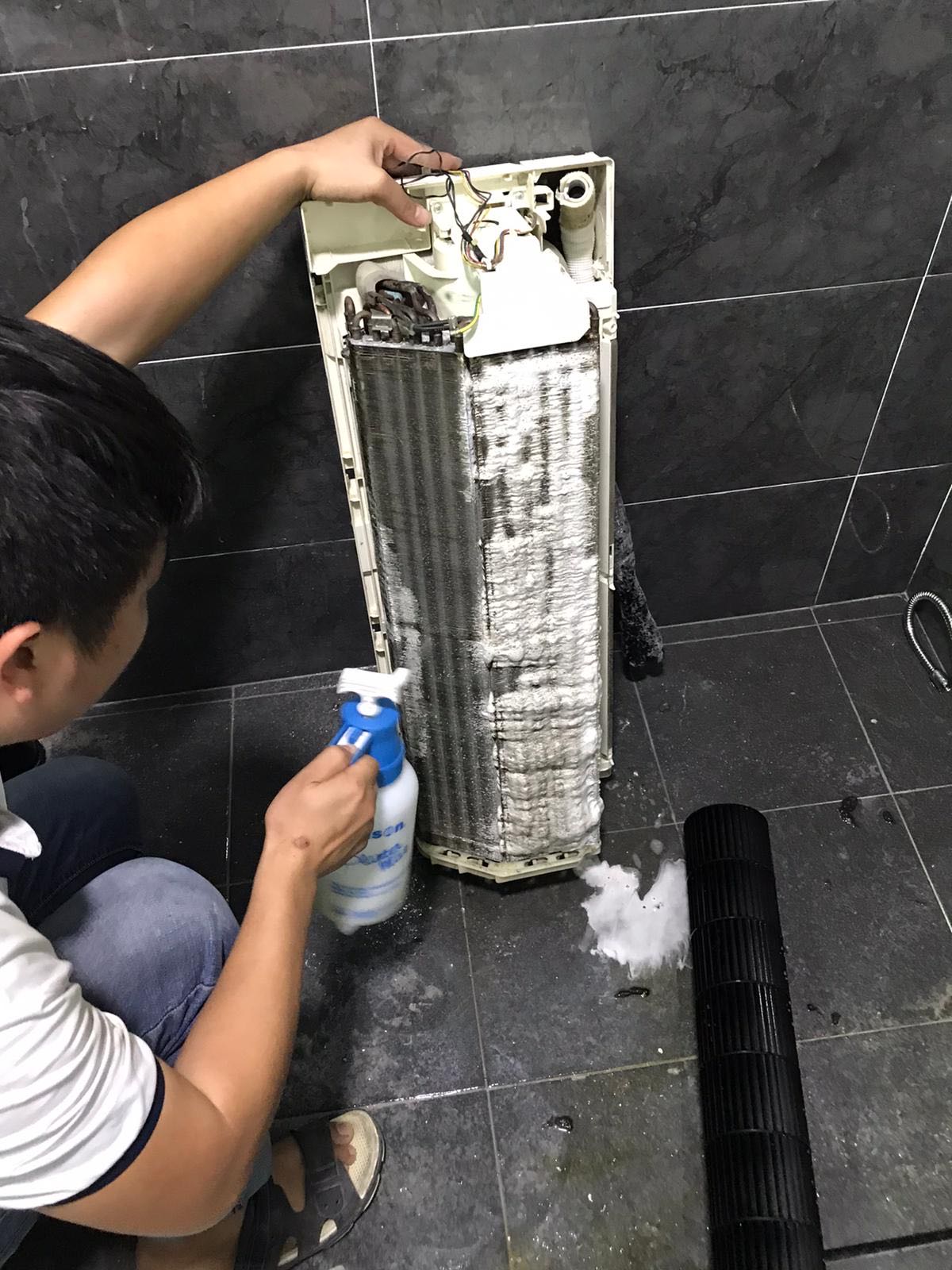 Aircon servicing, aircon chemical wash, aircon chemical overhaul