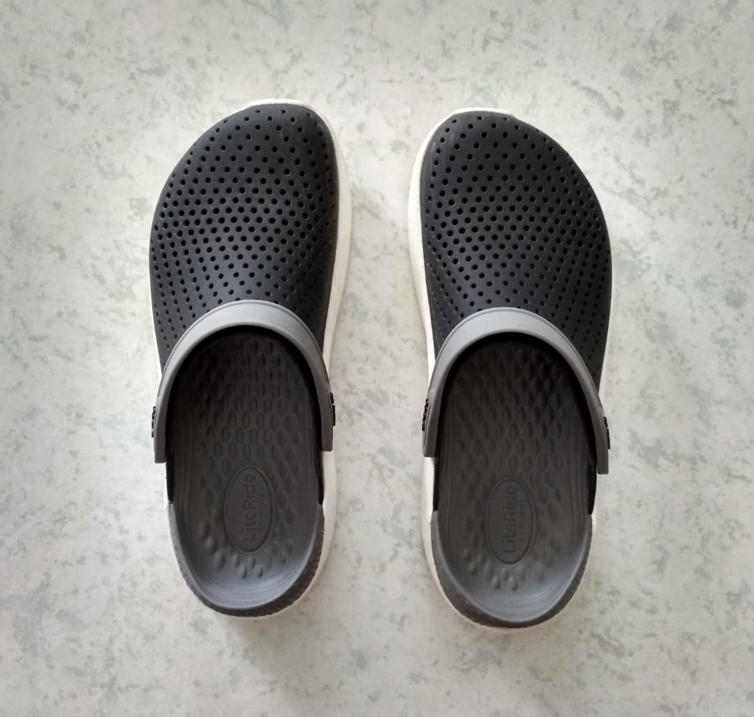 crocs narrow fit