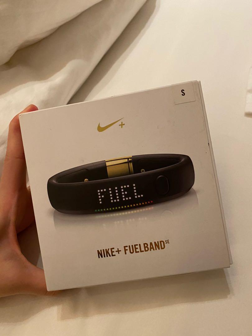Frente al mar Orador gatear Nike+ Fuelband SE (Gold Limited Edition - discontinued), Fesyen Wanita, Jam  Tangan di Carousell