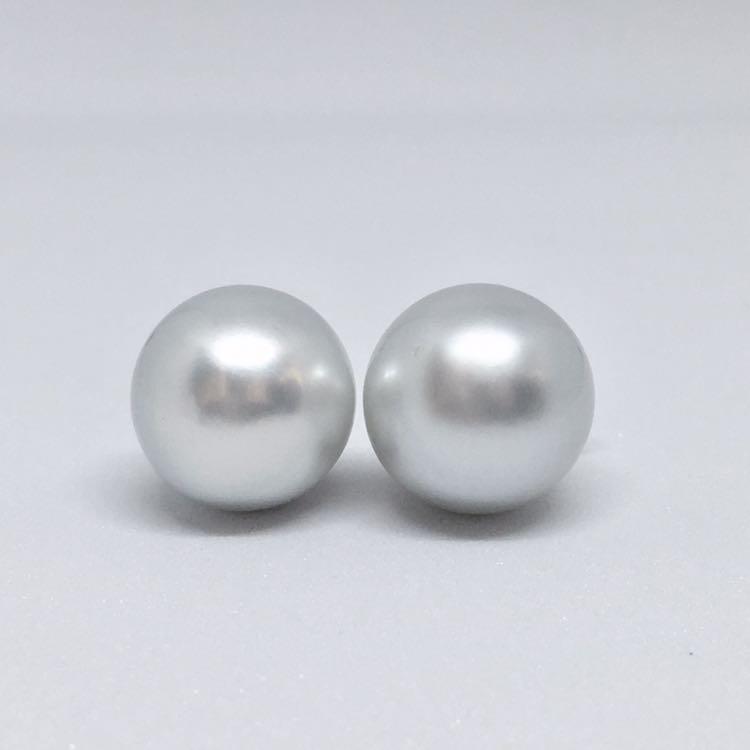 Southsea Pearls in 14karat Setting (Category: Luxury Accessories) located in Manila. Submitted by msbelleph (Listing ID 260837187, Image 1). Description: 14mm and 16mm available. Excellent luster Low ballers will not be entertained. Please be reasonable when haggling :) Meet ups at UST, Welcome rotonda and SM San Lazaro only. Free Shipping thru LBC Thank you! .