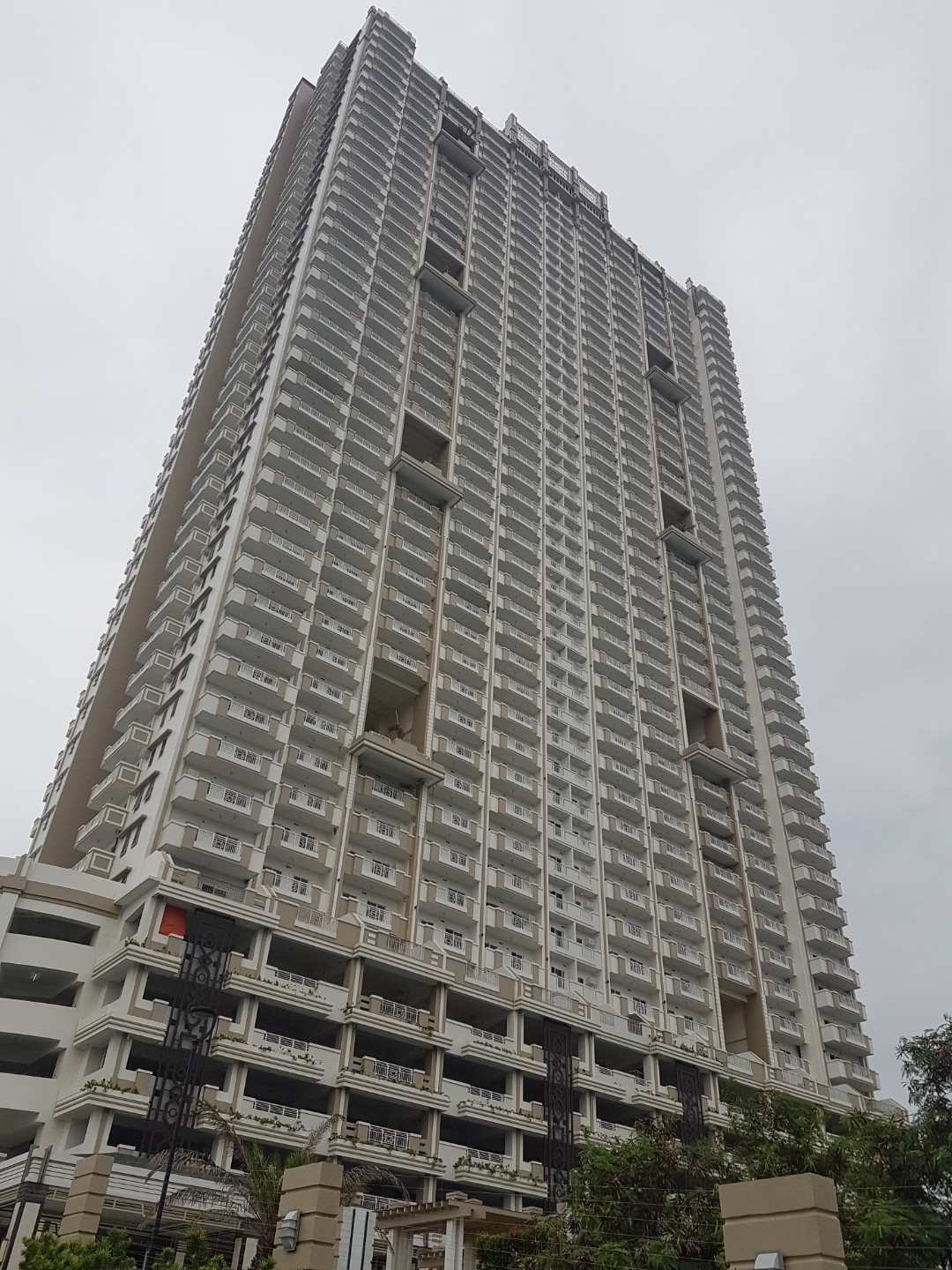 Torre De Manila Condo For Rent Near Adamson University DLSU St. Benilde
