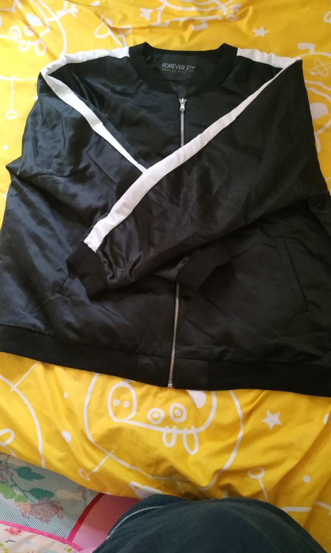 winter jacket （分類：外套及戶外衣服）位於 Hong Kong。 由 ayhen12 提交（商品編號 260866768，圖片 3）。簡介： Feel free to ask gor the price。