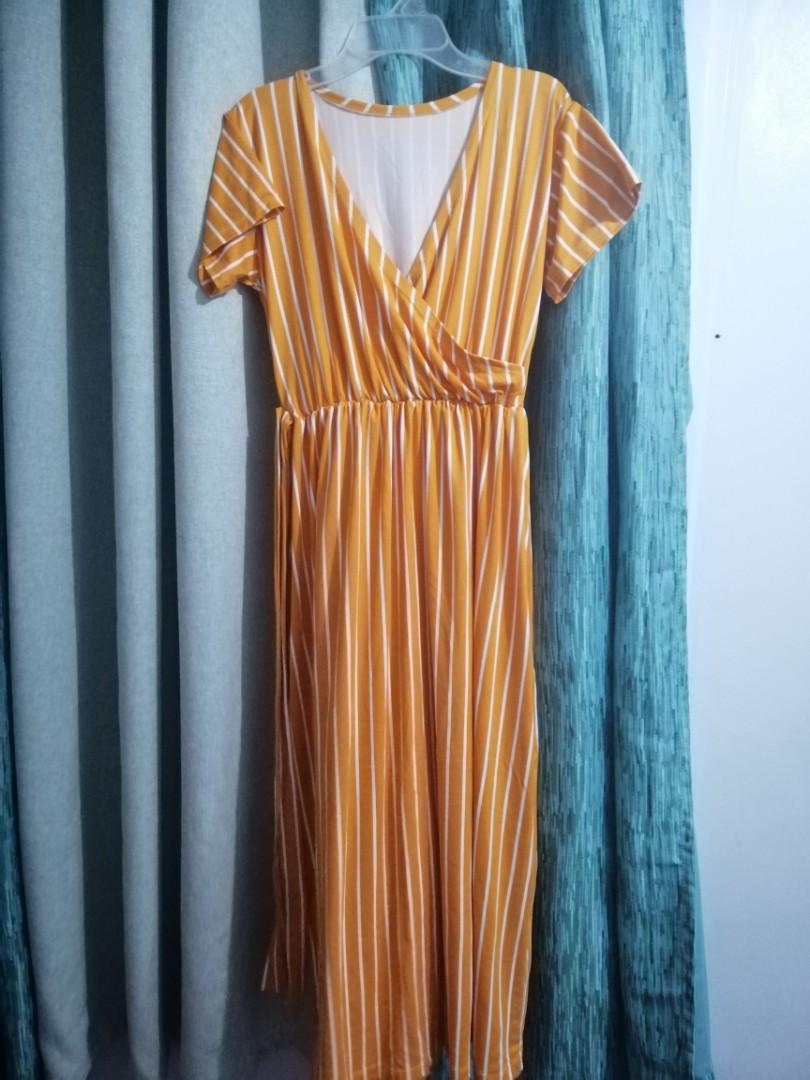 Yellow stripes maxi overlap maxi dress (Category: Dresses) located in Mandaluyong City. Submitted by kaye.bau (Listing ID 260845658, Image 1). Description: Used once only during my trip to Cebu. stretch material. Nakakapayat super :).