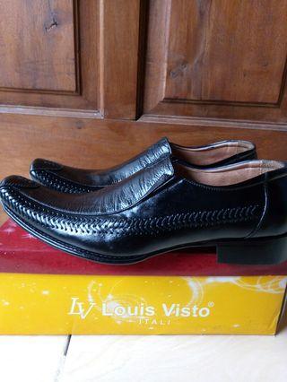 Sepatu formal merk louis visto kulit