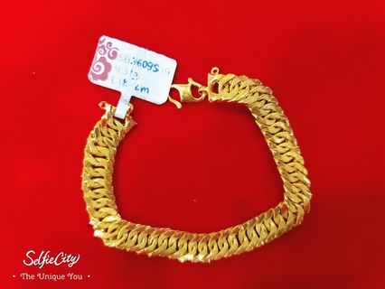 (Category: ) located in . Submitted by connectingmobilejewellery (Listing ID 261118214, Image 1). Description: .