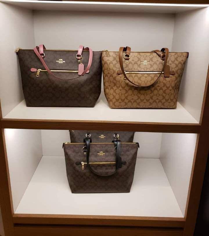 Authentic coach gallery tote in signature canvas