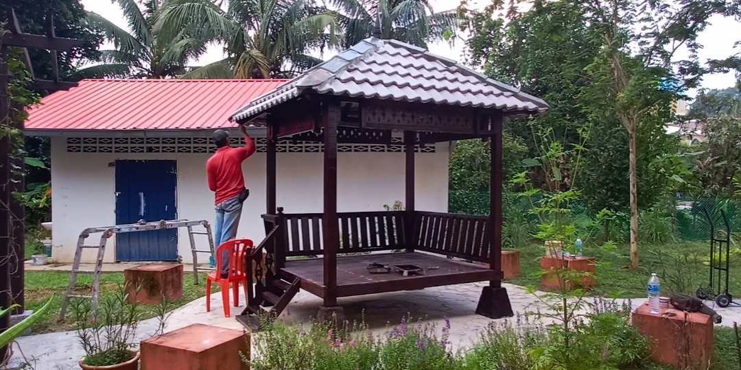Gazebo Santai Saiz 7x7 10 Diskaun Raya Promo Home Furniture Others On Carousell