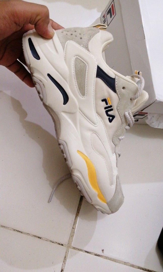 Jual sepatu Fila Original new baru warna cream