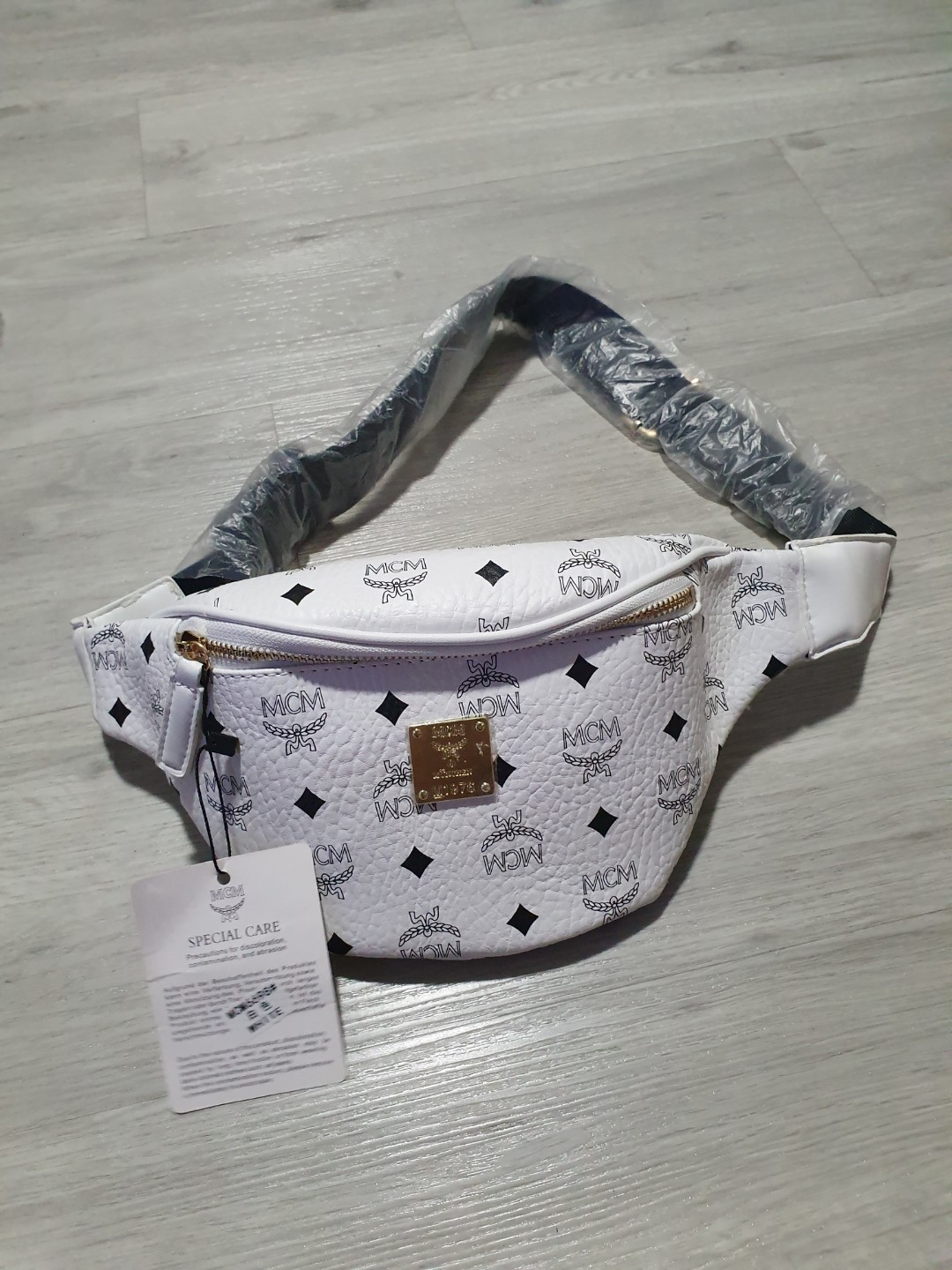 Mcm fanny shop pack white
