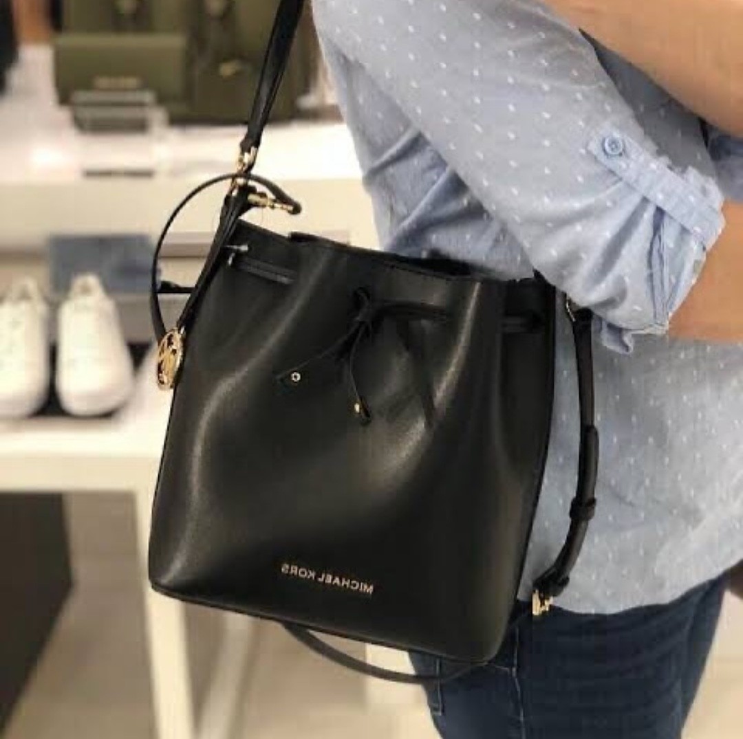 Michael Kors Eden Bucket Bag 25 30 25 13 Black Barang Mewah Tas