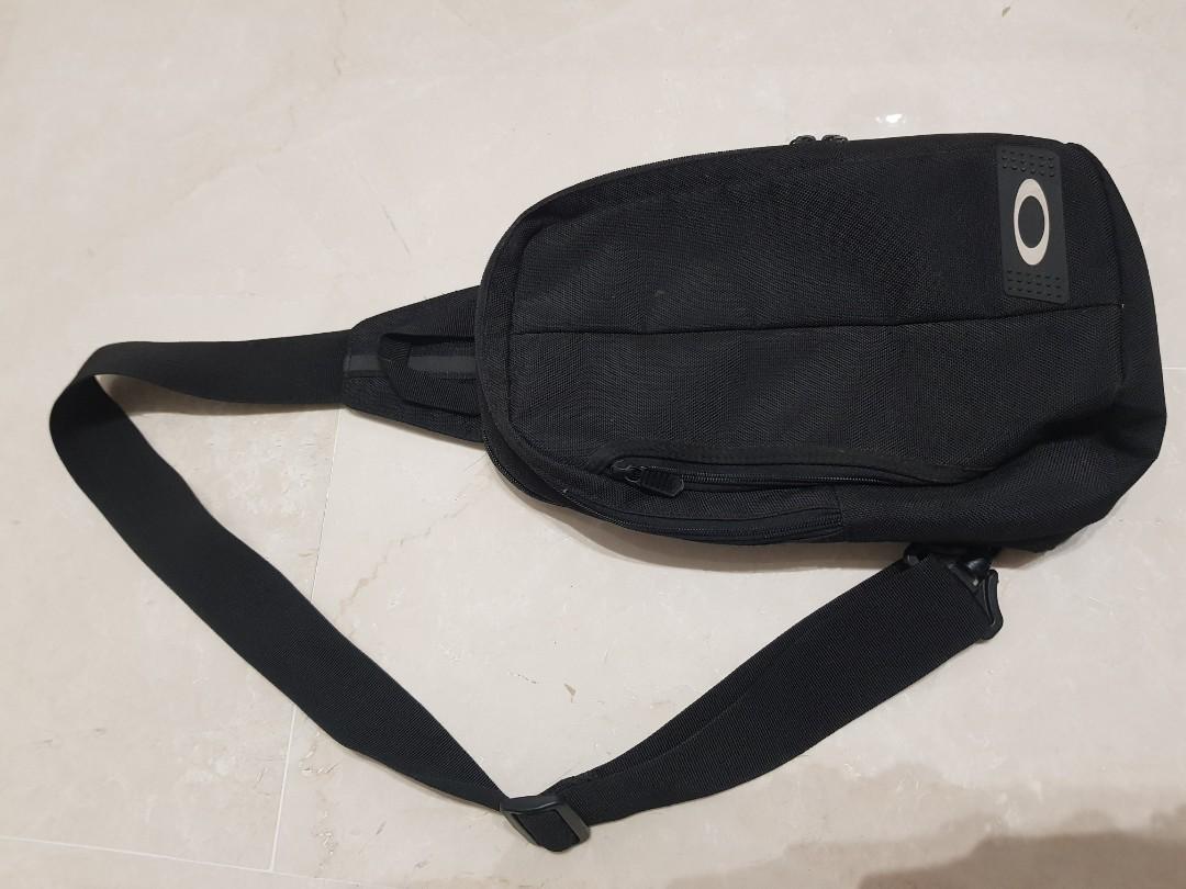 oakley shoulder sling