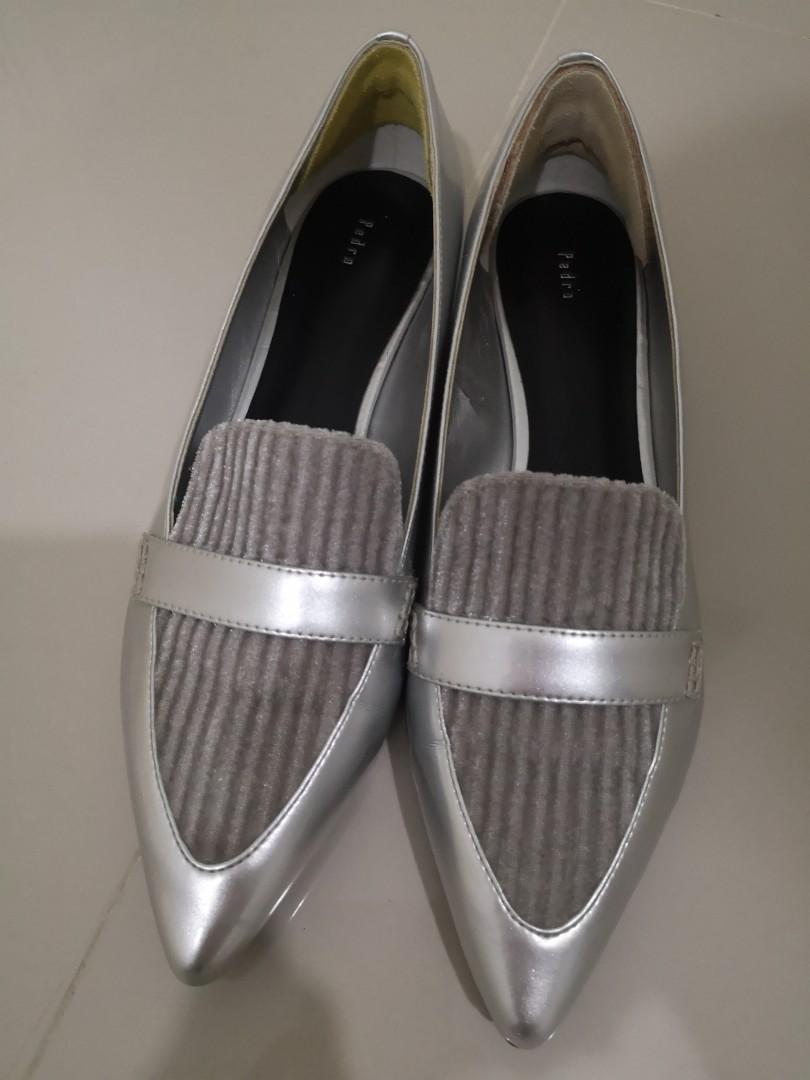 Pedro Silver Shoe (Category: Loafers) located in Makati City. Submitted by lllsummer (Listing ID 260987516, Image 1). Description: Bought in Singapore. Wore twice only. Condition: 9/10.