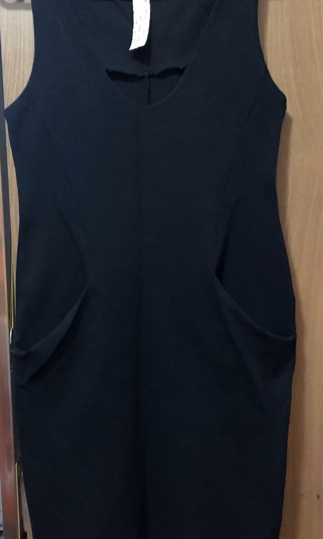 ZARA V SHAPE BLACK DRESS SIDED POCKET (Category: Dresses) located in Mandaluyong City. Submitted by sevebella (Listing ID 261070748, Image 1). Description: MYPRELOVED BLACK V SHAPE ZARA FROM HK ZARA STORE. STILL VERY NEW WORN ONLY COUPLE OF TIMES. NICE FIT & ELEGANT SEXY. *WARNING FAKE BUYERS WILL BE BLOCKED & REPORTED*.
