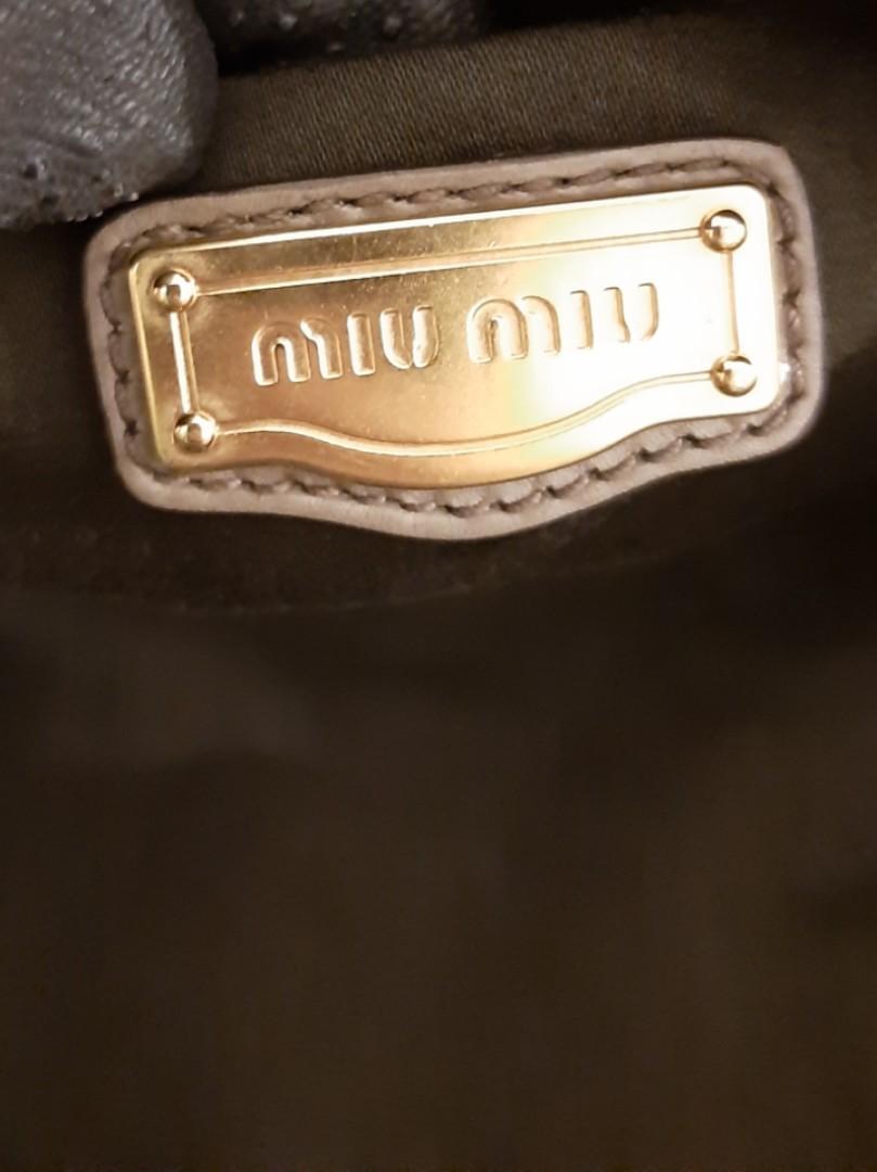 AUTHENTIC MIU MIU LEATHER BIG TOTE BAG, COMES WITH ITS ORIGINAL LONG