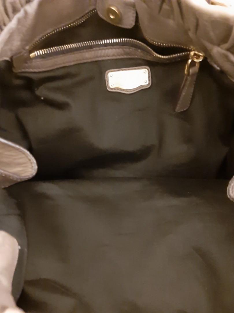 AUTHENTIC MIU MIU LEATHER BIG TOTE BAG, COMES WITH ITS ORIGINAL LONG